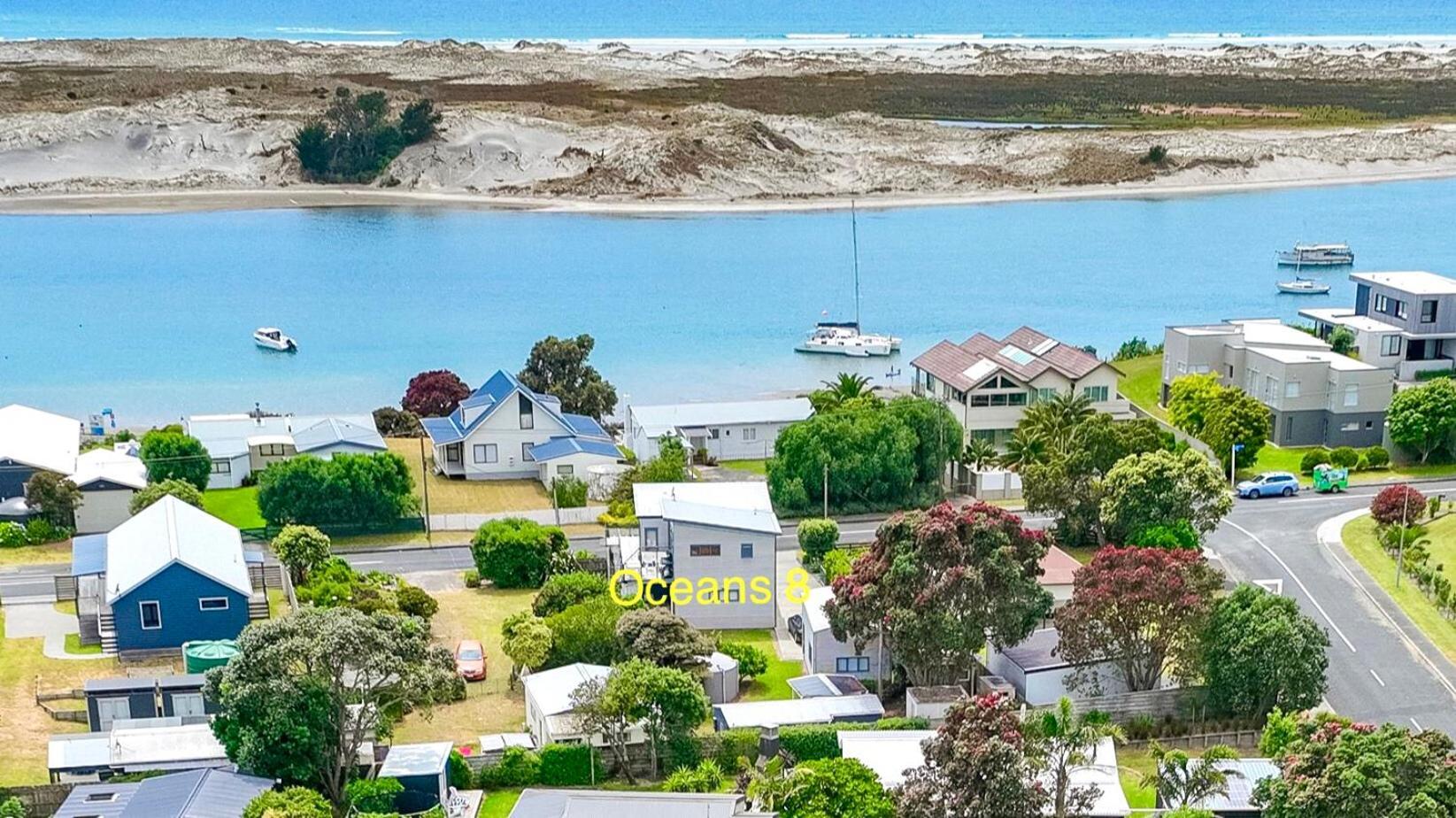 Oceans 8 - Mangawhai Heads Holiday Home Eksteriør billede