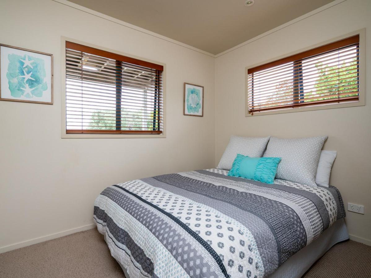 Oceans 8 - Mangawhai Heads Holiday Home Eksteriør billede