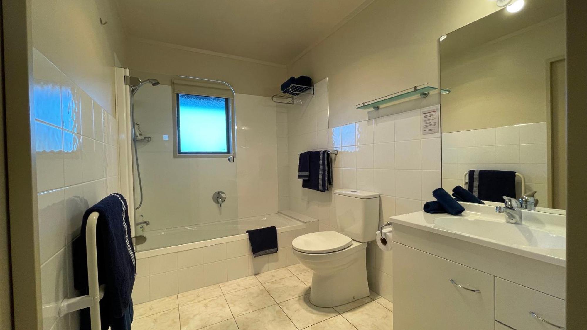 Oceans 8 - Mangawhai Heads Holiday Home Eksteriør billede